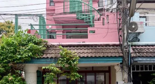 Emily Home 3BR Old Town Chiang Mai by Beginning With, Забронировать Отель Отели Чиангмай с парковкой, рядом с Wat Srisupan, Парковка
