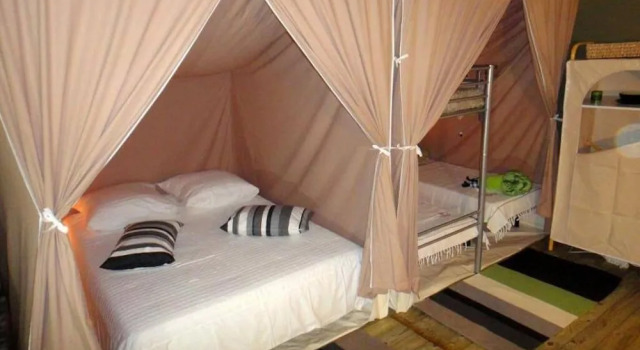 Camping de la Cazine, Забронировать Кемпинг Отели Creuse с парковкой, Парковка