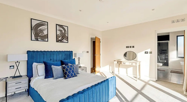 Penthouse Apartment In Brentford
