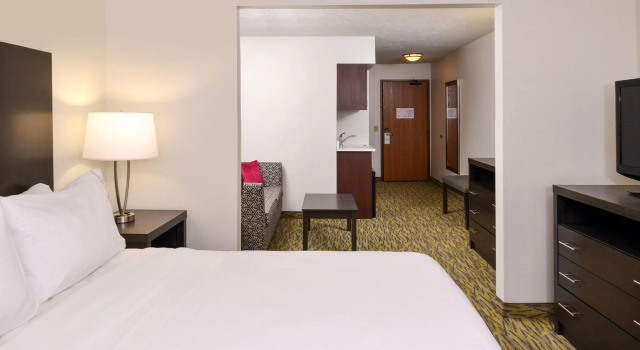 Двухместный люкс Holiday Inn Express Hotel & Suites Omaha West by IHG