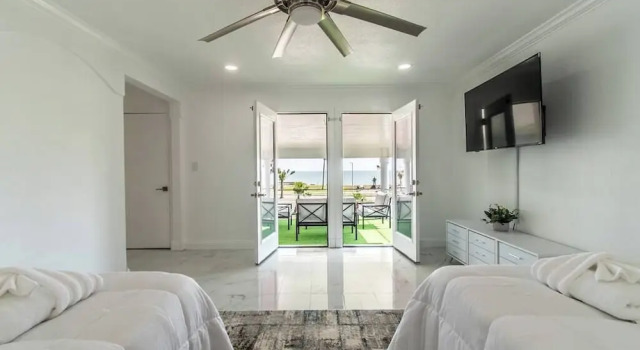 Sleep 29 - Oceanfront Retreat 2 Homes for 29-guests!