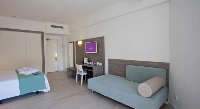 Junior-Suite mit Balkon und mit Poolblick FERGUS Bermudas