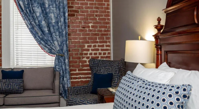 Четырёхместный номер Deluxe East Bay Inn, Historic Inns of Savannah Collection