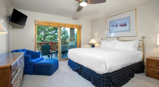 Snow Flower 028 3 Bedroom Condo by RedAwning