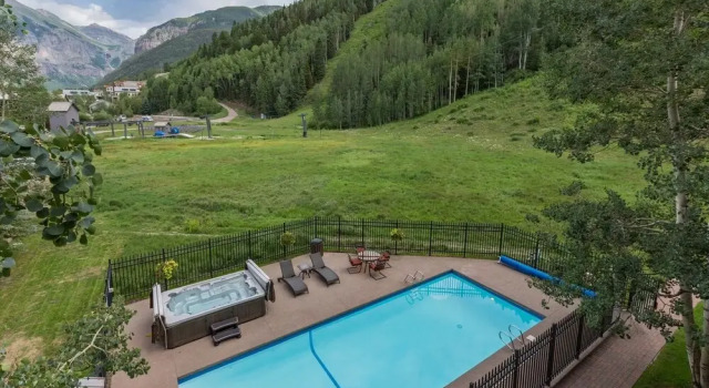 Slopeside Paradise Penthouse At Lift 7, Views, Fireplace, Deck, Hot Tub 3 Bedroom Condo by RedAwning