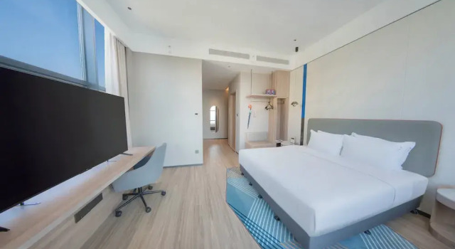 Двухместный номер Standard с видом на озеро Holiday Inn Express Wuhan East Lake by IHG