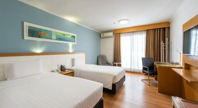 Трёхместный номер Superior с балконом Maple Hotel