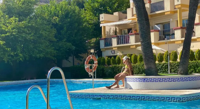 Студия Honeymoon Corner Suite, sun-all-day terrace on the best beach of Marbella