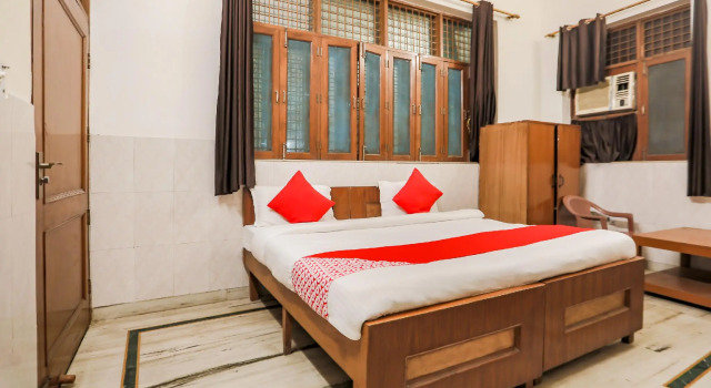 OYO 70216 Bluemoon Inn
