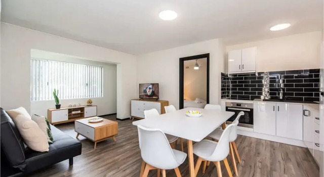 Stylish Apartment in Leafy South Perth, Забронировать Апартаменты/квартира Перт-Сентрал-Бизнес-Дистрикт Перт, рядом с Остров Хейриссон