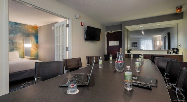 Люкс Executive c 1 комнатой Courtyard by Marriott Dallas DFW Airport North/Irving