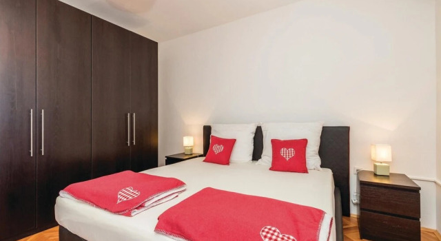 Amazing Home in Banjol With Wifi and 1 Bedrooms, Prenota Hotel Hotel a Isole Quarnerine con parcheggio, Parcheggio
