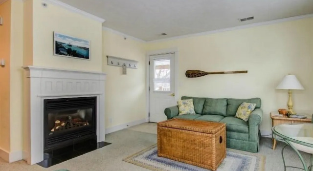 Полулюкс с балконом Captain's Cottage Suites