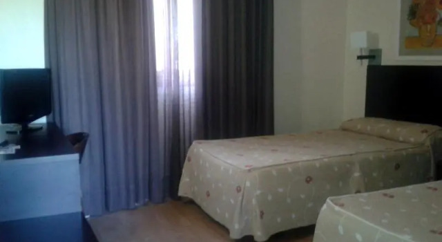 Двухместный номер Standard с балконом Hotel Tudanca-Aranda II