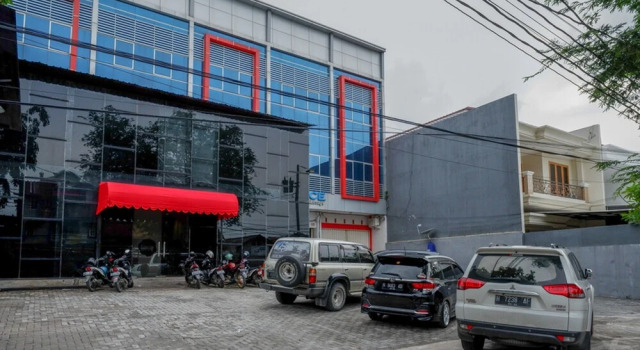 Gossip Guesthouse by Reddoorz, Rezervovat Hotel Hotely v Semarang s parkováním, poblíž Semarang Grand Mosque, Parkování