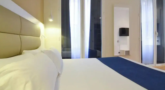 Двухместный номер Standard с балконом и с видом на город Hotel Miau