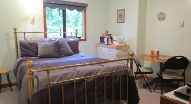 Summerhill Guest House, Book Guesthouse Tofino 