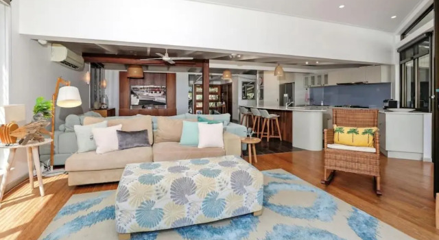Absolute Beachfront House with Private Pool
