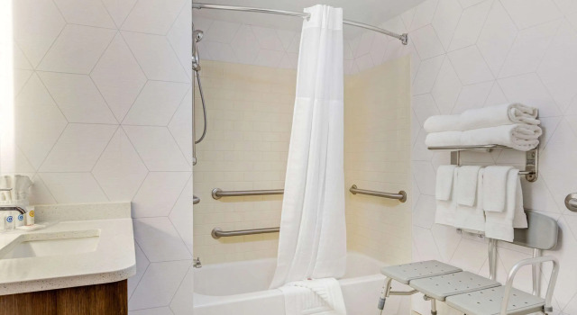 Четырёхместный люкс Comfort Suites Whitsett - Greensboro East