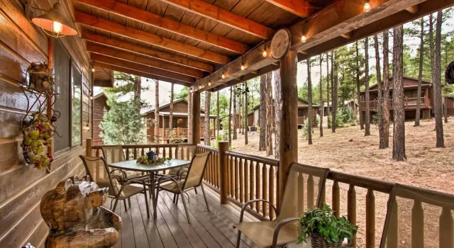 Коттедж 3 Mi to Fool Hollow Lake: Romantic Show Low Cabin