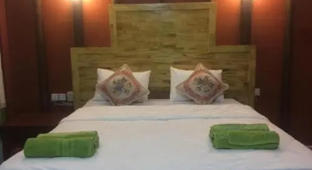 Ryta Beach Bungalow & Resort, Забронировать Курортный отель Отели Ронг с парковкой, Парковка