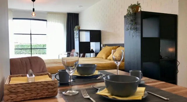 Moderne studio in hèt wandel- en fietsland Twente, Забронировать Отель Отели Твенте с парковкой, Парковка