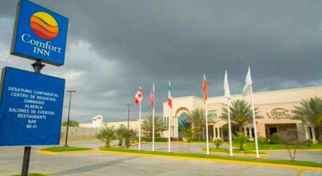 Люкс с видом на внутренний двор Comfort Inn Monterrey Norte