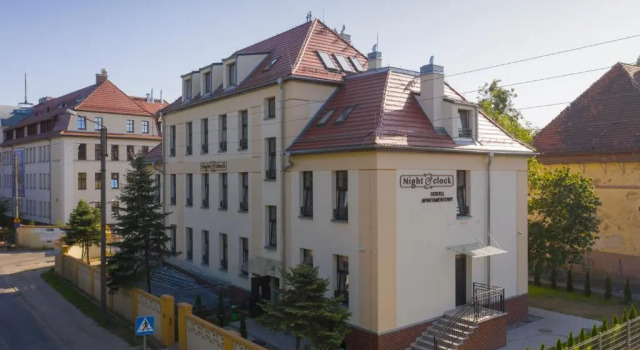 Hostel "Night o'clock" - restauracja, parking i darmowa siłownia, Rezervați Hostel Wrocław 