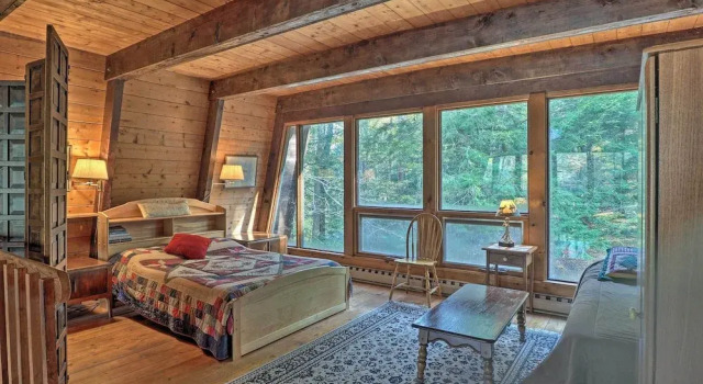 Lakefront Berkshires Retreat w/ Deck, Dock & Boat!, Foglalás Szálloda Great Barrington Butternut Ski
