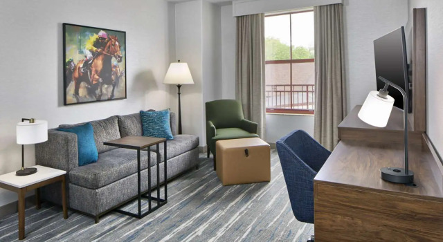 Люкс Hampton Inn & Suites Saratoga Springs Downtown