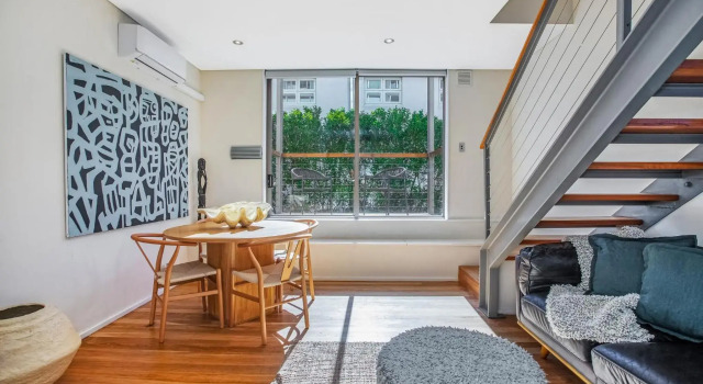 Sun-filled Loft With Balcony 1 street from Beach