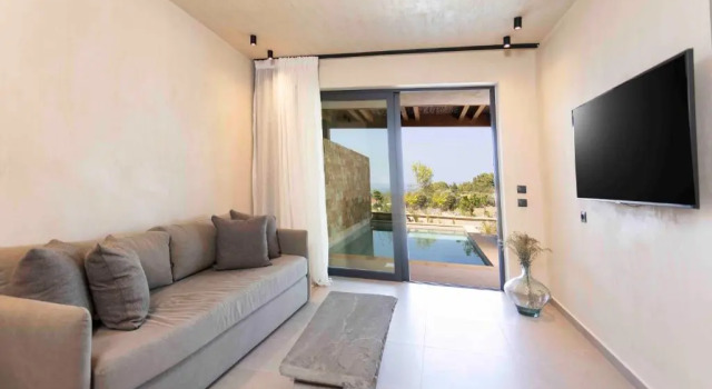 Люкс Pnoes Luxury Suites