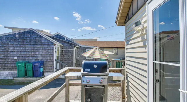 Коттедж Cozy Hampton Cottage - Walk to Beaches & Marina!