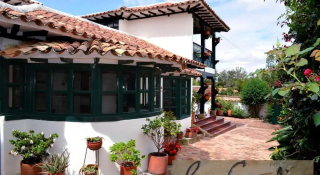 Коттедж с балконом и с красивым видом из окна Casa La Carolina