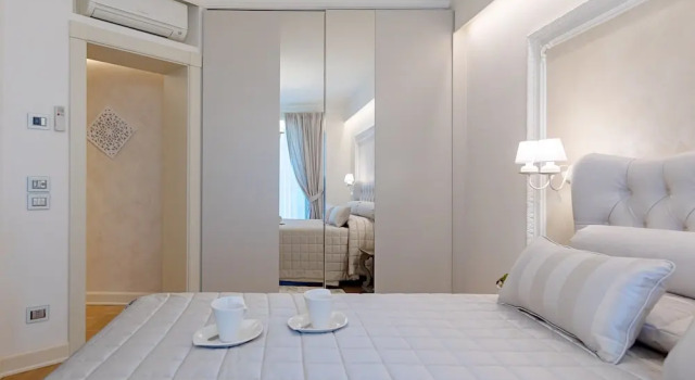 Апартаменты Luxury Luxury Lakefront Catullo with pool