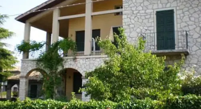 Residenza Le Logge, Забронировать Отель Отели в центре Торри-дель-Бенако, в центре