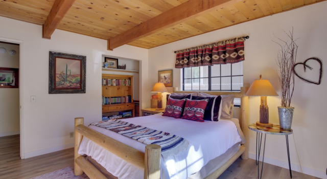 Dancing Bear Lodge ~ 1 Mi to Big Bear Lake!, Забронировать Дом для отпуска Виллы Биг-Бэр-Лейк, рядом с Зоопарк Big Bear Alpine, Вилла