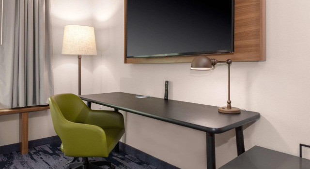 Четырёхместный люкс с видом на реку Fairfield by Marriott Inn & Suites Medford