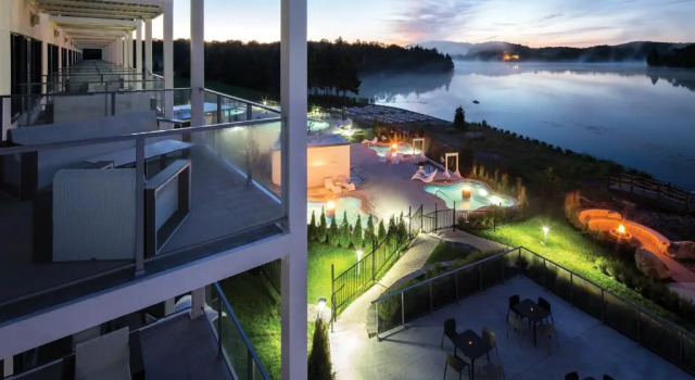 Люкс с видом на озеро Estérel Resort