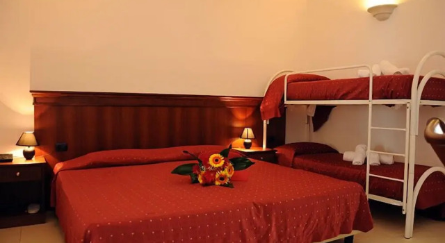 Четырёхместный номер Standard с видом на бассейн Agri Hotel Conte Salentino