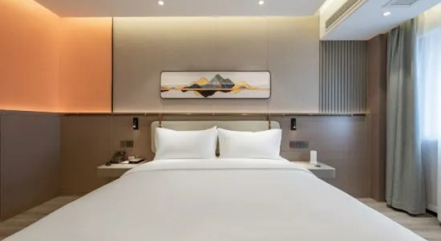Люкс World Hotel (Jinan Jing Shi East Road Rong Chuang Cultural and Tourism City)