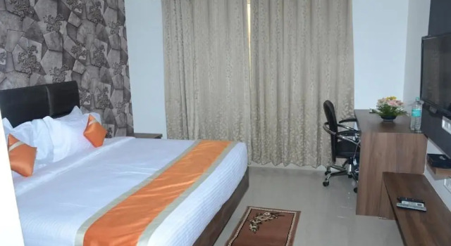 Kyan Clarks Inn Sultanpur, Забронировать Отель Султанпур штат Уттар-Прадеш