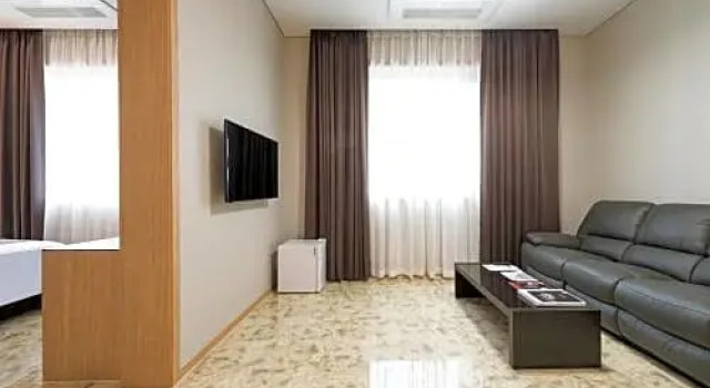 Полулюкс GoldRiver Hotel