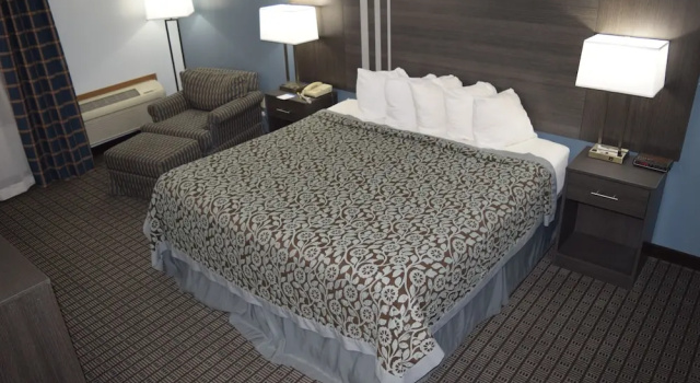 Двухместный номер Standard с видом на бассейн Days Inn by Wyndham Rock Falls