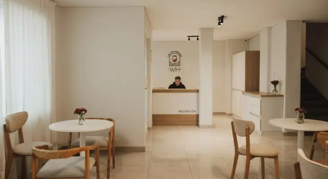 W&H Casa de Huéspedes, Забронировать Гостевой дом Отели Мендосы с бассейном, рядом с Культурный центр Наве, Бассейн