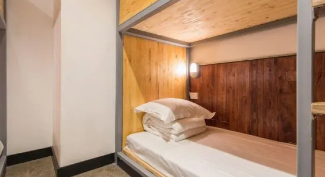 Кровать в общем номере (женский номер) UniLoft Hostel Dalian