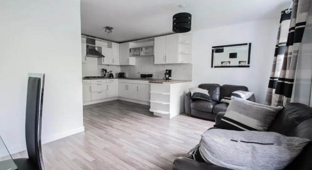 Orange Town House - Shaw Road, Only 6 Minutes to City Centre, Забронировать Отель Абердин Aberdeenshire, рядом с Westburn Children's Tennis Club