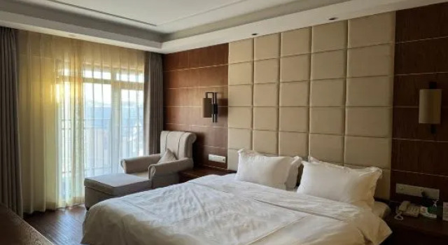 Люкс Premier Changbai Mountain Pool West Wanda Yuehua loft Hotel