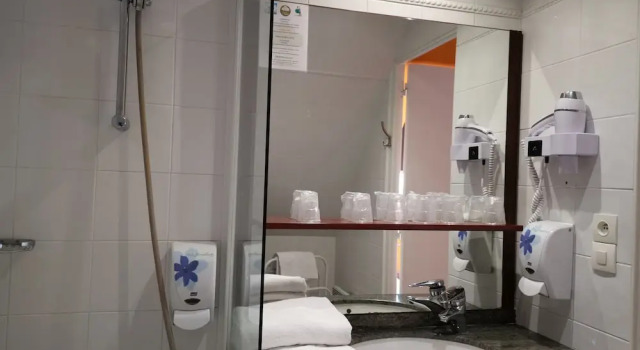 Номер Comfort Hôtel Crocus Caen Mémorial