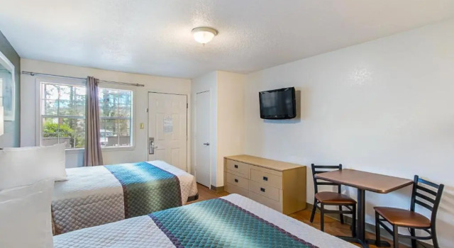 Suite HomeTowne Studios by Red Roof Atlanta - Lawrenceville